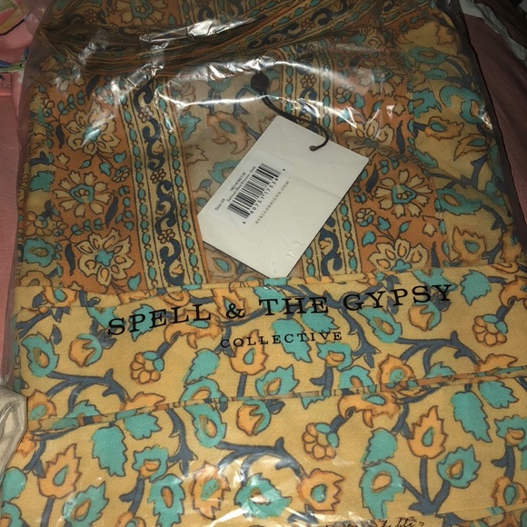 Spell and Gypsy Delirium kimono - Picture 4 of 5